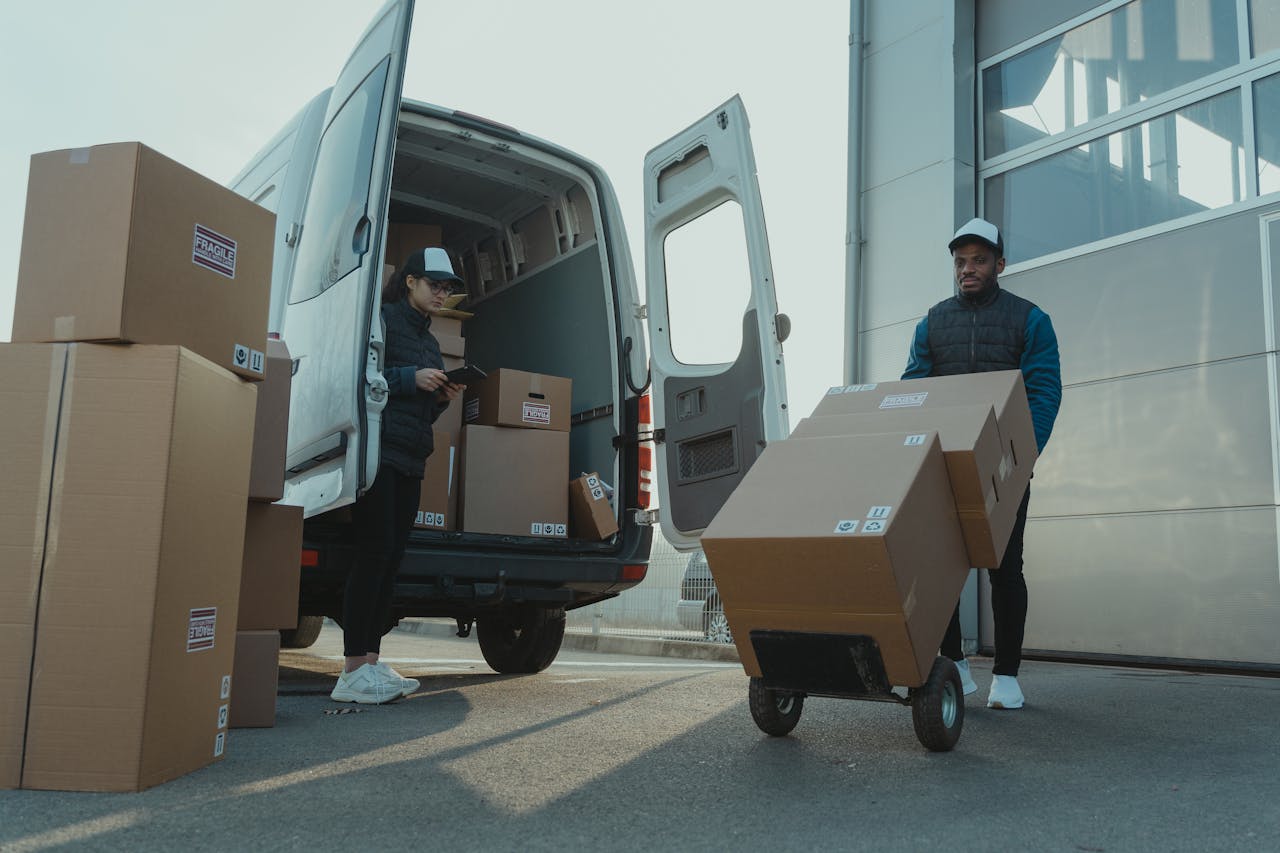 How Far in Advance Should I Book Movers? / When’s the Best Time to Move?