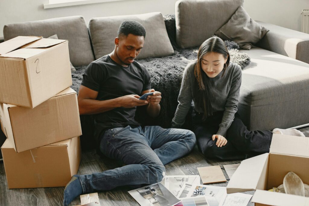 homeowner using Movana app to create virtual home inventory